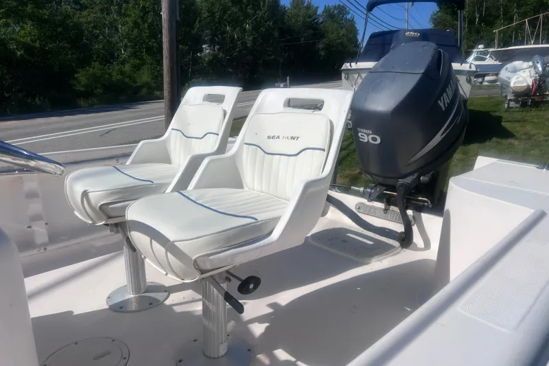 Slide: The Image of 2004 Sea Hunt Triton 177 boat with Yamaha 90 engine and dual white seats. - 7
