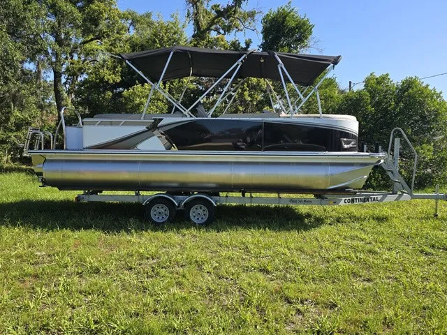 The Image of Tahoe 2385 LTZ Quad Lounger 2026 - 1