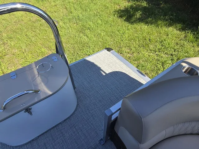 Slide: The Image of Tahoe 2385 LTZ Quad Lounger 2026 - 8