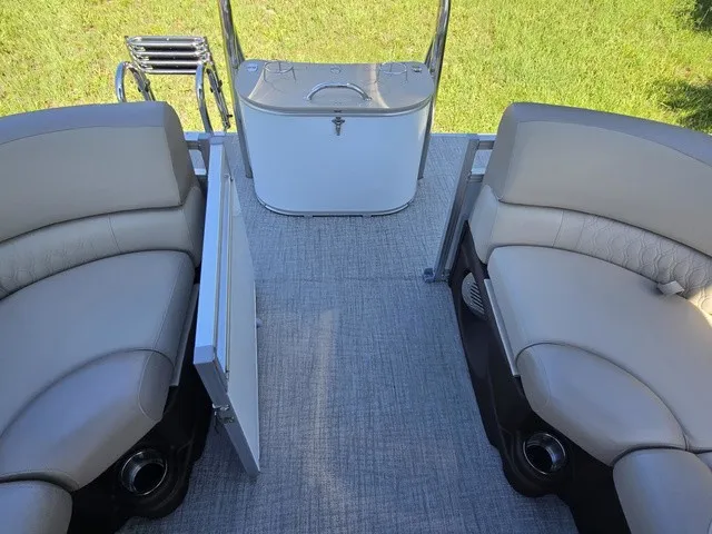 Slide: The Image of Tahoe 2385 LTZ Quad Lounger 2026 - 7