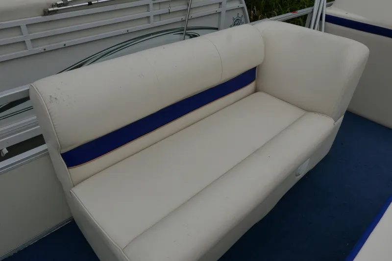 Slide: The Image of White and blue seating on a 2002 Crest 20 Sport boat. - 5