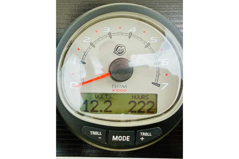 Slide: The Image of Gauge display of a 2018 Boston Whaler 240 Dauntless showing 12.2 volts and 222 hours. - 22