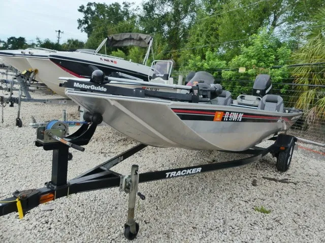 The Image of Tracker 165 2011 - 1