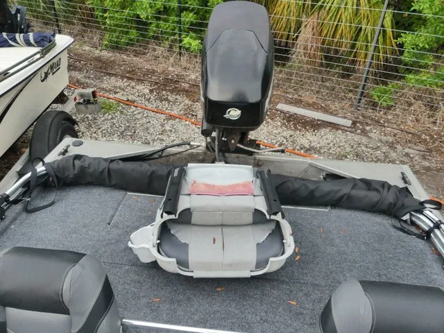Slide: The Image of Tracker 165 2011 - 5