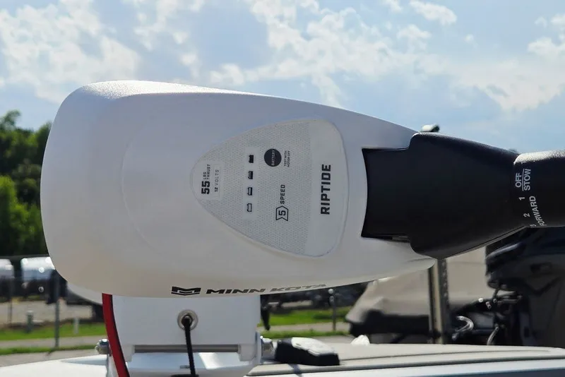 Slide: The Image of Minn Kota Riptide motor on 2027 Tracker Bass Tracker Classic CC boat. - 18