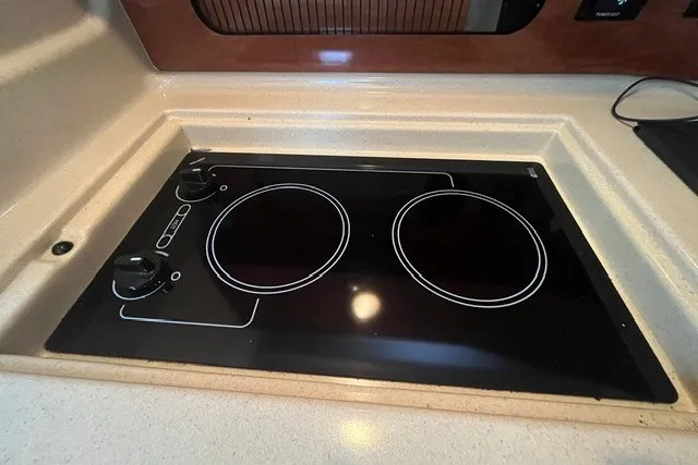 Slide: The Image of Built-in stovetop on 2004 Sea Ray Sundancer 320 yacht kitchen. - 24