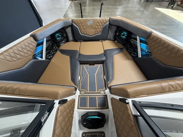 Slide: The Image of Tigé 24RZX 2026 - 14