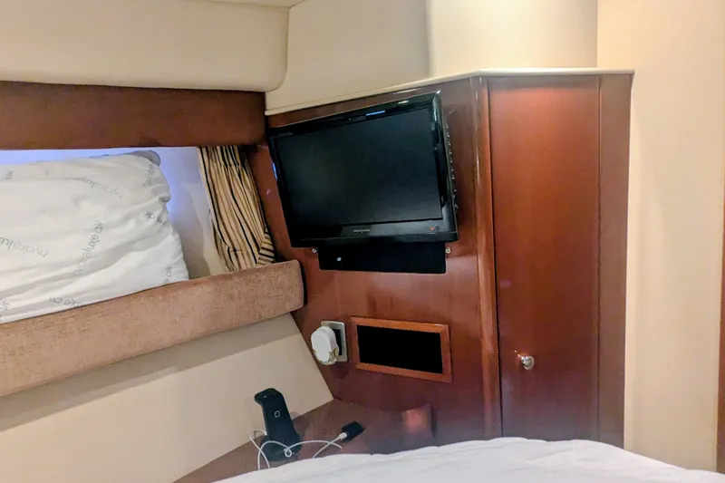 Slide: The Image of Interior of 2006 Meridian 341 Sedan with mounted TV and cozy bedding. - 31