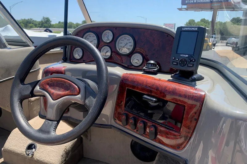 Slide: The Image of 2005 Tracker Targa 17 WT dashboard with steering wheel and Lowrance fish finder. - 10