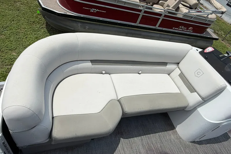 Slide: The Image of 2022 Sweetwater 2286 SBX pontoon boat with comfortable seating and modern design. - 9