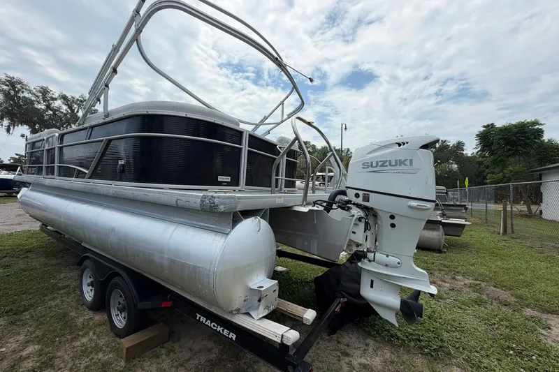 Slide: The Image of 2022 Sweetwater 2286 SBX pontoon boat with Suzuki outboard motor on trailer. - 4