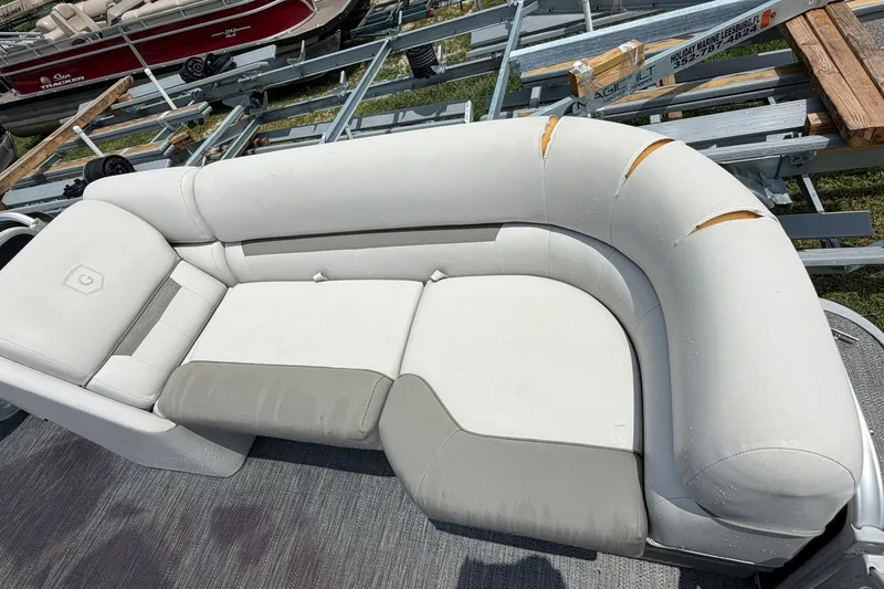 Slide: The Image of Damaged seating on 2022 Sweetwater 2286 SBX pontoon boat, showing tears and wear. - 10