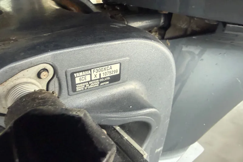 Slide: The Image of Close-up of Yamaha F300XCA engine on 2021 Skeeter SX2550 Fish boat. - 43