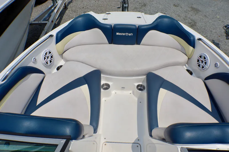 Slide: The Image of 2010 MasterCraft X-35 SS boat interior with blue and white seating. - 10