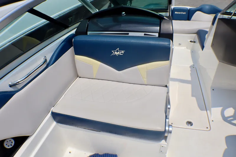 Slide: The Image of 2010 MasterCraft X-35 SS boat interior with blue and white seating. - 18