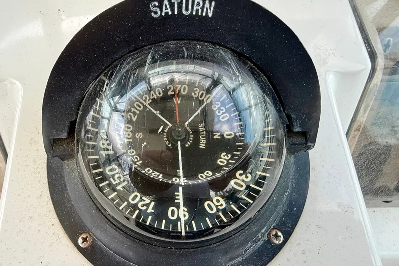 Slide: The Image of Compass on 1993 Grady-White Dolphin 250 boat, displaying directional degrees. - 11