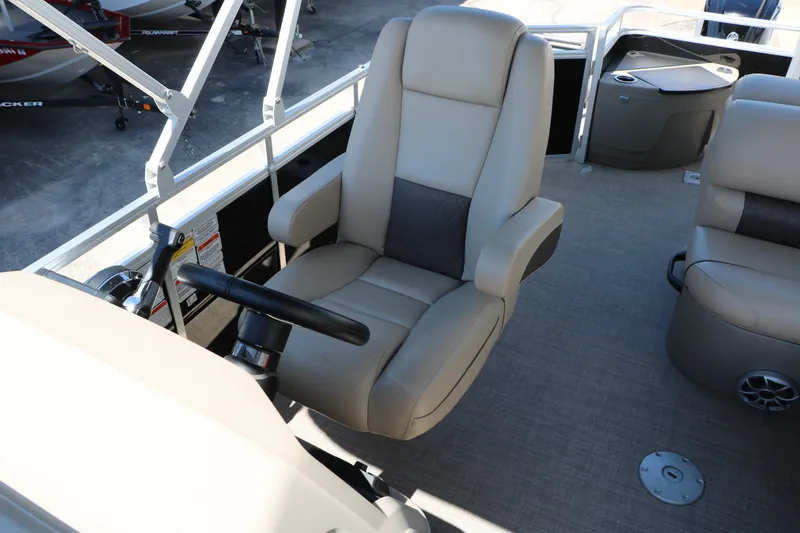 Slide: The Image of Captain's chair on 2025 Sun Tracker SportFish 20 DLX pontoon boat, featuring comfortable seating. - 43