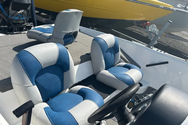 Slide: The Image of 2004 Nitro 700 LX SC boat interior with blue and white seats. - 9