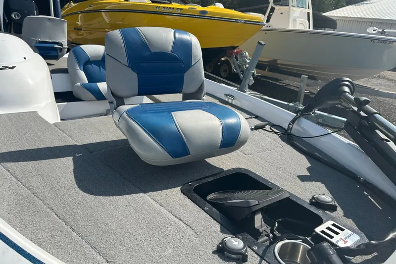 Slide: The Image of 2004 Nitro 700 LX SC boat interior with blue and gray seating and control panel. - 10