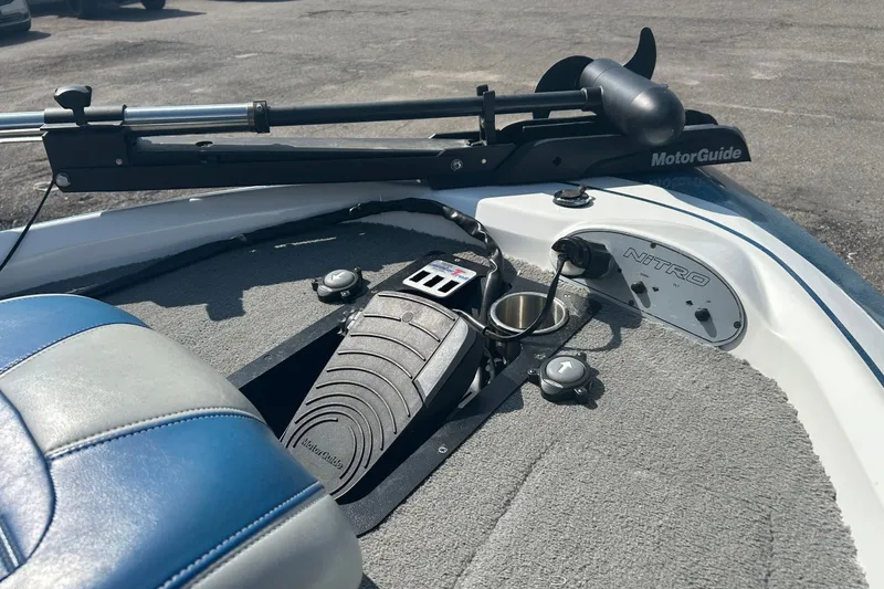 Slide: The Image of 2004 Nitro 700 LX SC boat interior with MotorGuide trolling motor and control panel. - 11