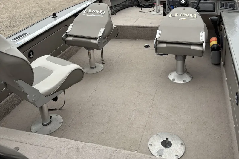Slide: The Image of Interior of a 2001 Lund Mr. Pike 16 boat with two swivel seats. - 10