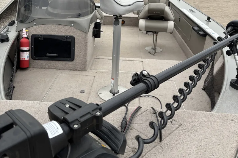 Slide: The Image of 2001 Lund Mr. Pike 16 boat interior with seating and equipment. - 11