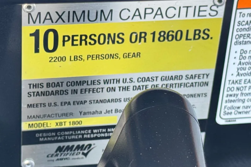 Slide: The Image of Capacity label on 2017 Yamaha Boats 212 Limited, max 10 persons or 1860 lbs. - 37