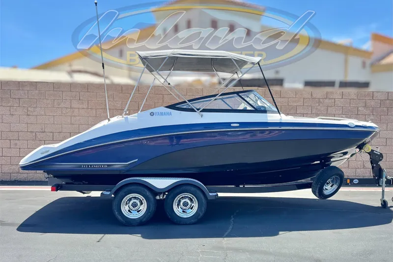 The Image of 2017 Yamaha Boats 212 Limited on trailer, parked outdoors, side view. - 0