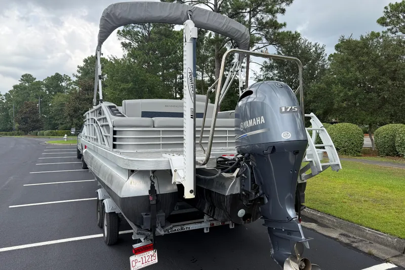 Slide: The Image of 2022 Bennington LX 22 Swingback pontoon boat with Yamaha 175 engine on trailer. - 5