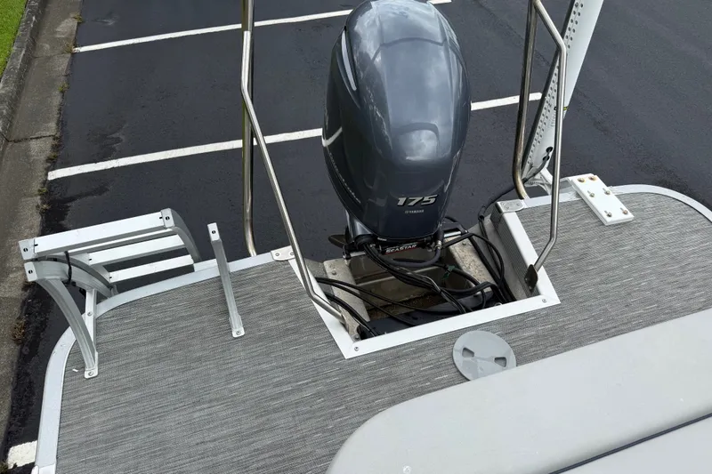 Slide: The Image of 2022 Bennington LX 22 Swingback boat with Yamaha 175 outboard motor in parking lot. - 21