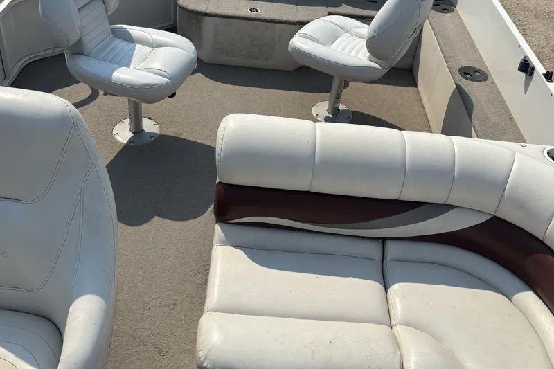 Slide: The Image of Interior of 2008 Crestliner Batata Bay 2185 boat with white seating. - 19