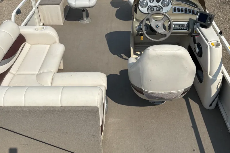 Slide: The Image of 2008 Crestliner Batata Bay 2185 boat interior with steering console and seating. - 18