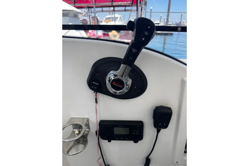 Slide: The Image of Control panel of a 2021 Beneteau Antares 8 boat with throttle and radio. - 18