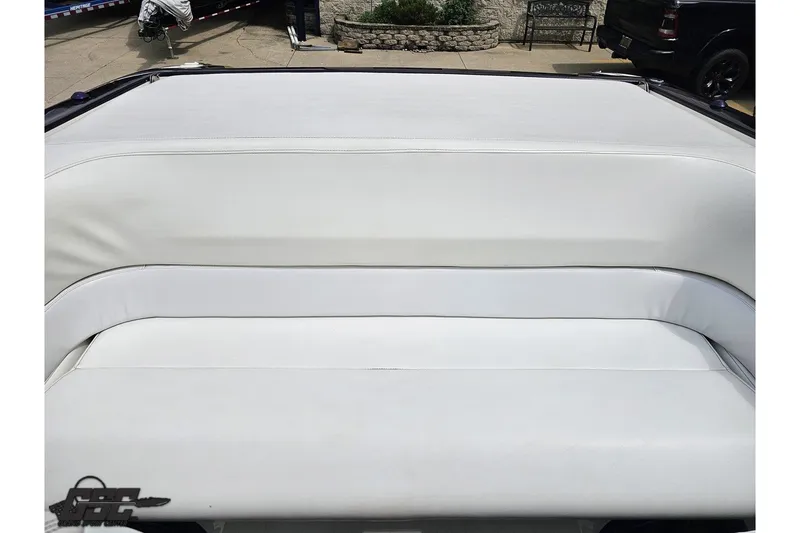 Slide: The Image of White leather seating on a 2007 Sunsation 32 Dominator boat, showcasing luxury and comfort. - 93