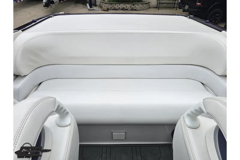 Slide: The Image of 2007 Sunsation 32 Dominator boat interior with white leather seating. - 92