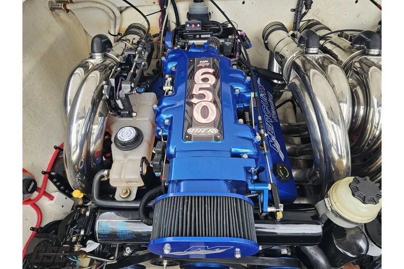Slide: The Image of 2007 Sunsation 32 Dominator engine with Mercury Racing 650 HP, detailed view. - 101