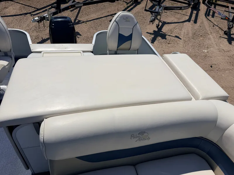 Slide: The Image of The image shows the cockpit of a 2004 Palm Beach 200 CastMaster boat with beige upholstery. - 34