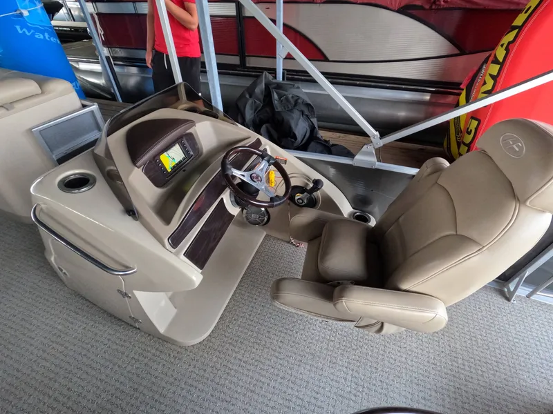 Slide: The Image of The image shows the helm of a 2013 Harris Grand Mariner 250 SEL with a beige seat. - 7