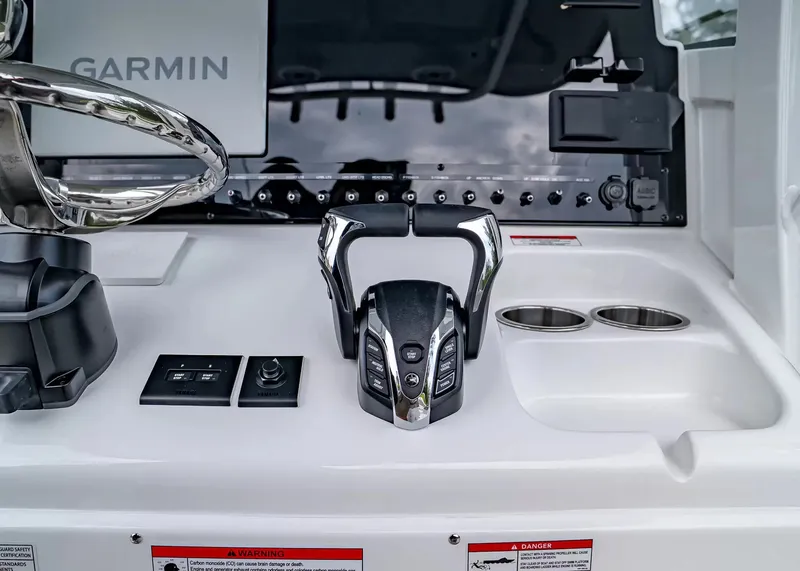 Slide: The Image of Sea Hunt Ultra 265SE 2027 - 17