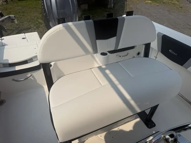Slide: The Image of The 2027 Robalo R200 Center Console features a cushioned bench seat with a black and white design. - 7
