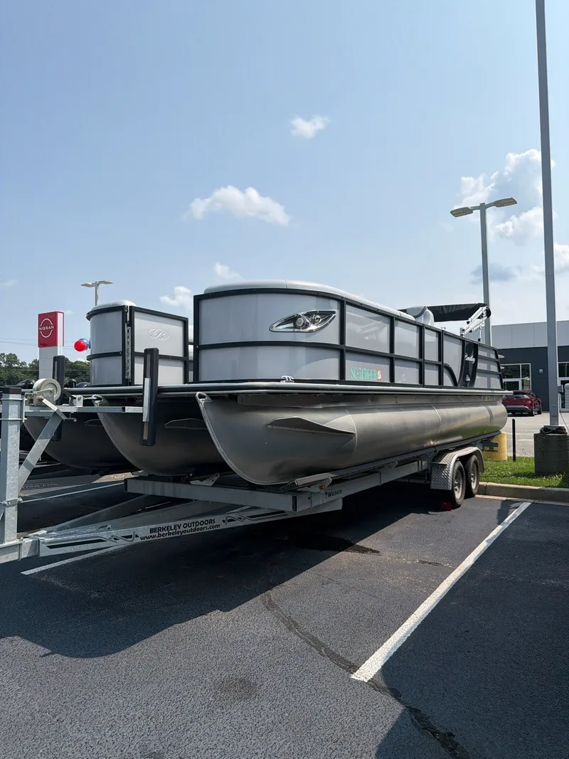 The Image of A 2022 Bentley Pontoons ELITE 253 TRITOON on a trailer outdoors. - 1