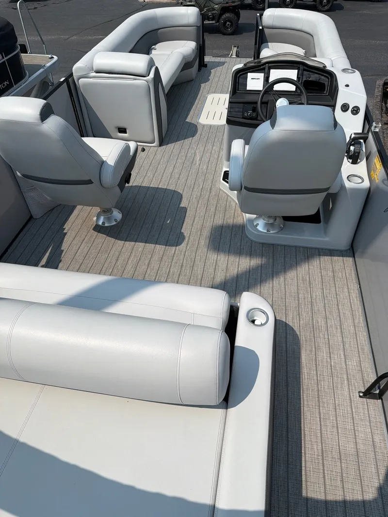Slide: The Image of The image shows the interior of a 2022 Bentley Pontoons ELITE 253 TRITOON with luxurious seating. - 2