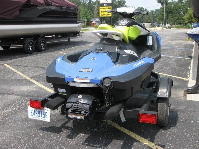 Slide: The Image of Sea-Doo Spark® 2-up Rotax® 900 ACE™ - 90 IBR & C 2021 - 5