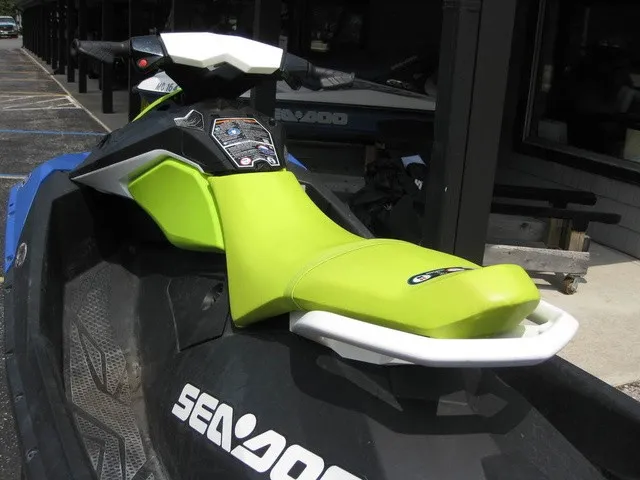 Slide: The Image of Sea-Doo Spark® 2-up Rotax® 900 ACE™ - 90 IBR & C 2021 - 4