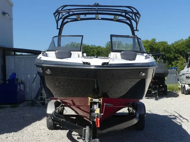 Slide: The Image of Yamaha 242 Limited S 2017 - 9