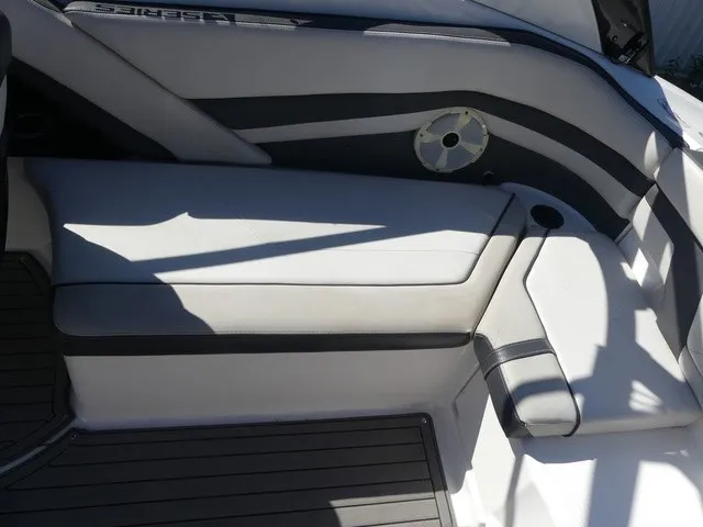 Slide: The Image of Yamaha 242 Limited S 2017 - 23
