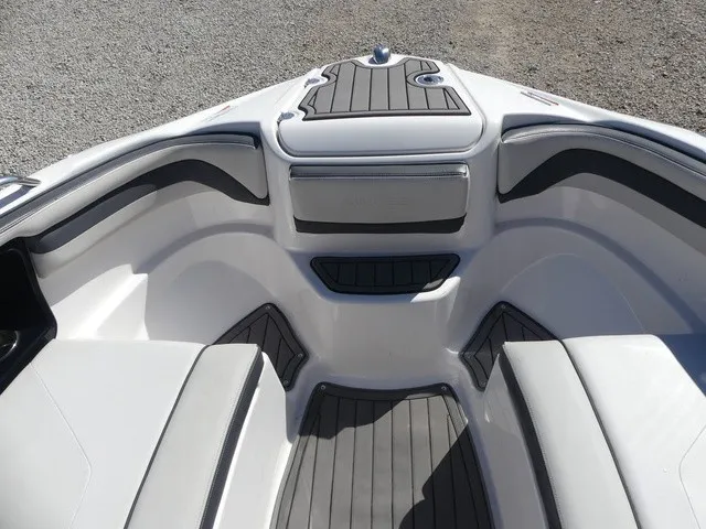 Slide: The Image of Yamaha 242 Limited S 2017 - 16