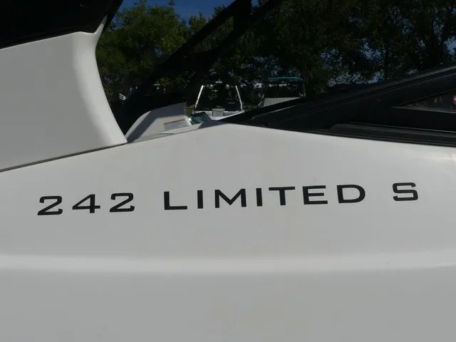 Slide: The Image of Yamaha 242 Limited S 2017 - 5
