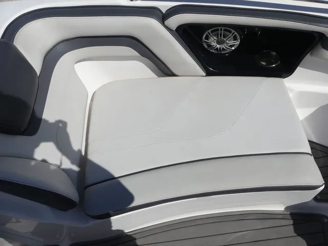 Slide: The Image of Yamaha 242 Limited S 2017 - 15