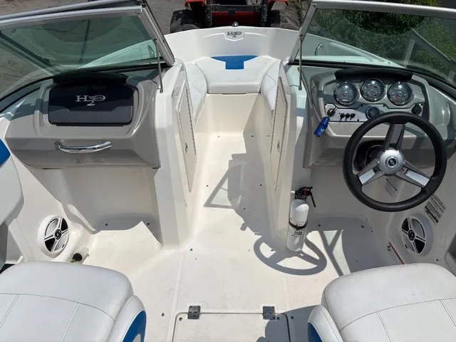 Slide: The Image of Chaparral 19 H2O Sport 2018 - 22
